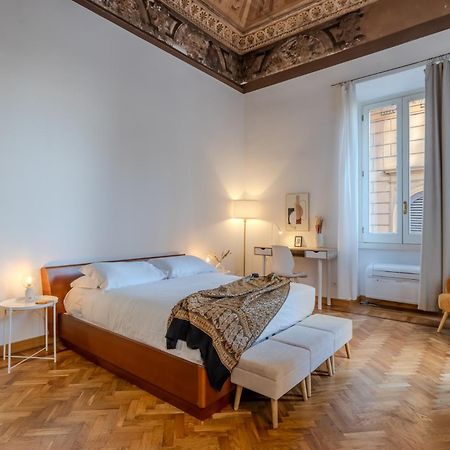 Appartamento Storico In Zona Barberini Рим Екстериор снимка