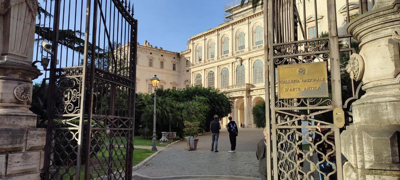 Appartamento Storico In Zona Barberini Рим Екстериор снимка