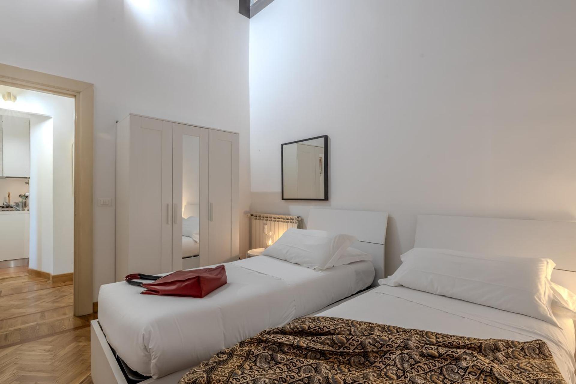 Appartamento Storico In Zona Barberini Рим Екстериор снимка