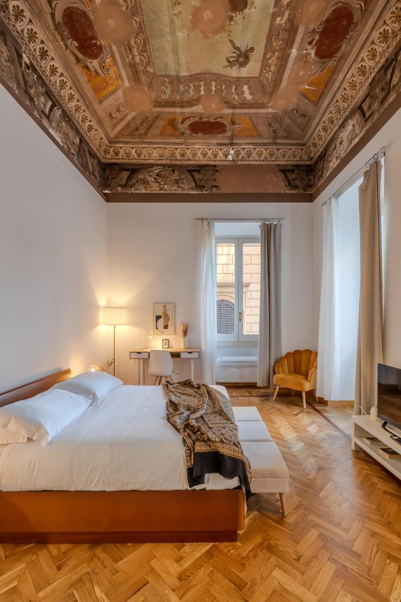 Appartamento Storico In Zona Barberini Рим Екстериор снимка
