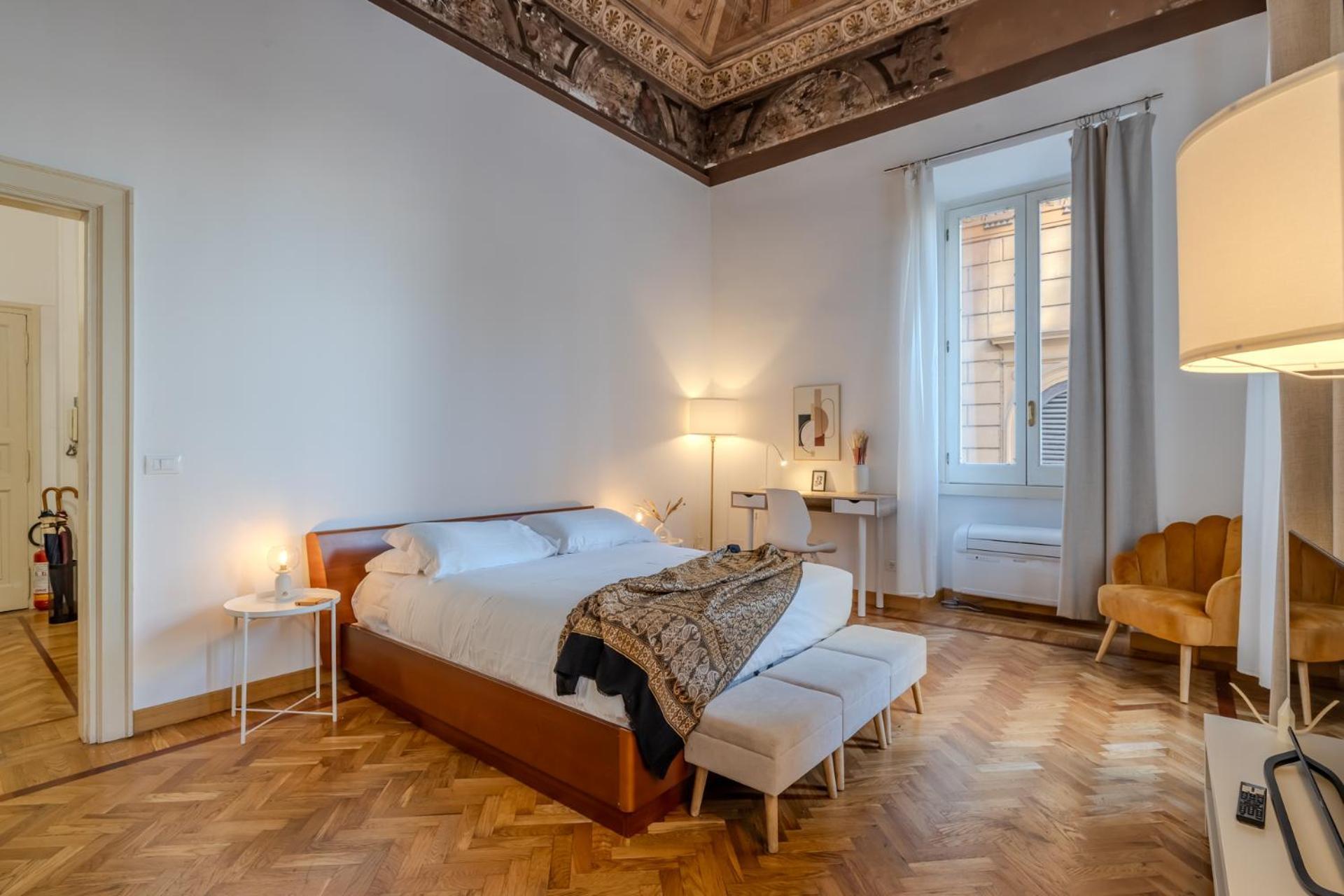 Appartamento Storico In Zona Barberini Рим Екстериор снимка