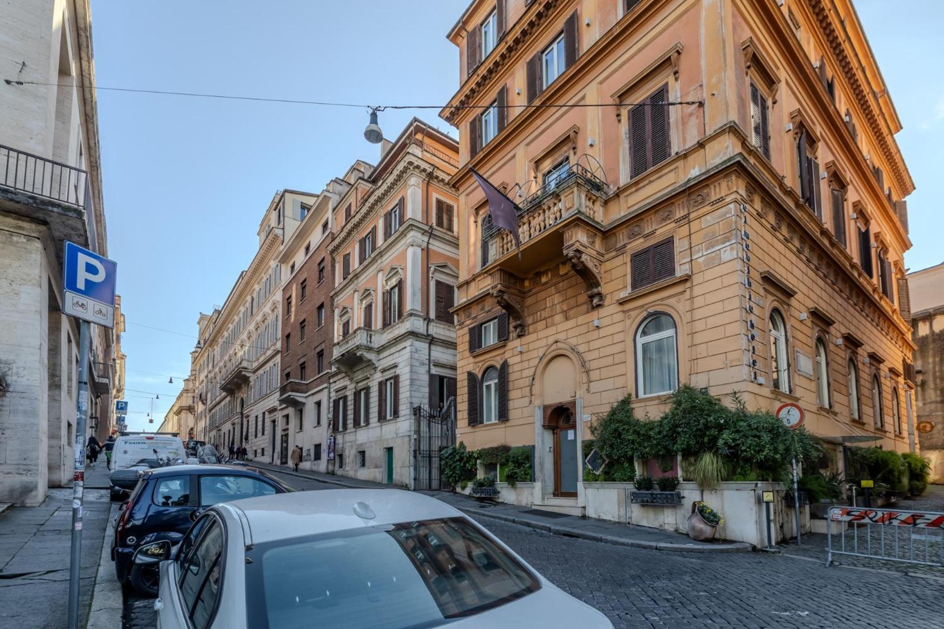 Appartamento Storico In Zona Barberini Рим Екстериор снимка